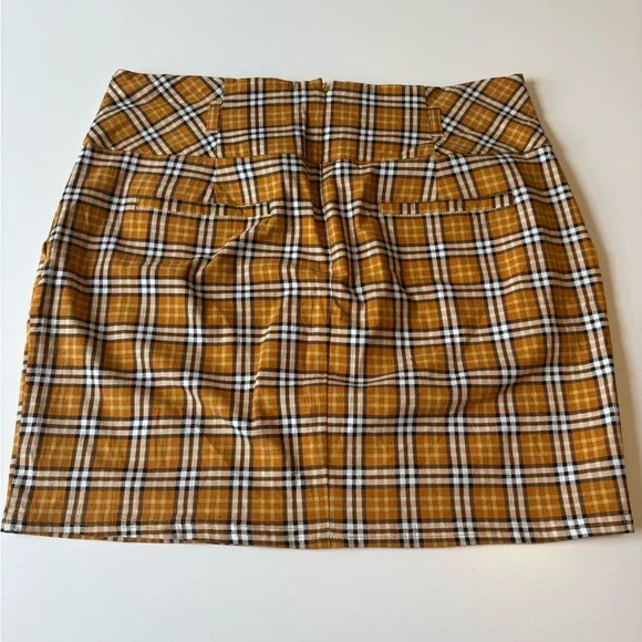Forever 21 Plaid Mini Skirt in Mustard Yellow, Black & White - Picture 2 of 2